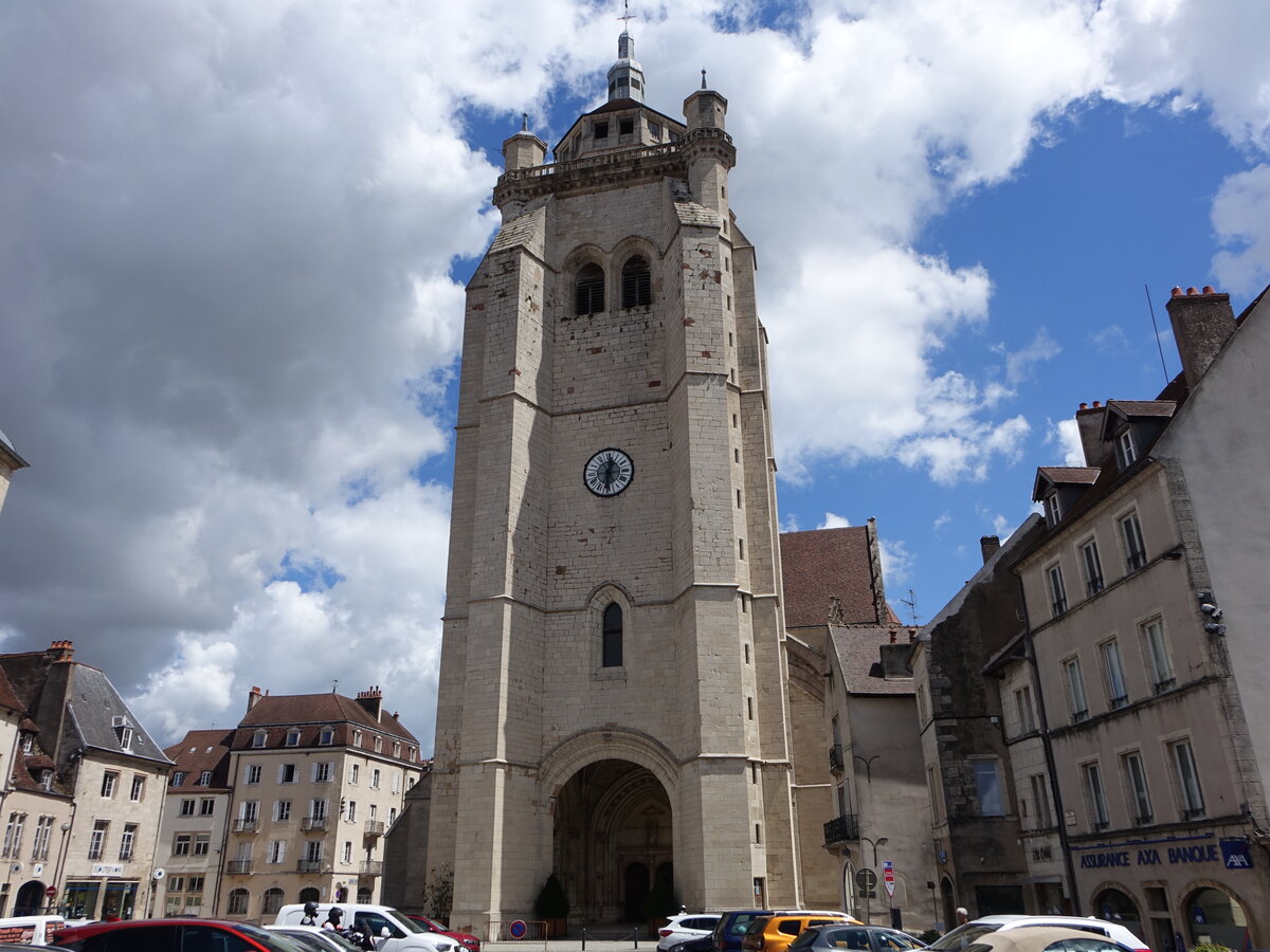 Dole, Basilika Notre Dame, erbaut im Flamboyant Stil im 16. Jahrhundert (01.07.2022)