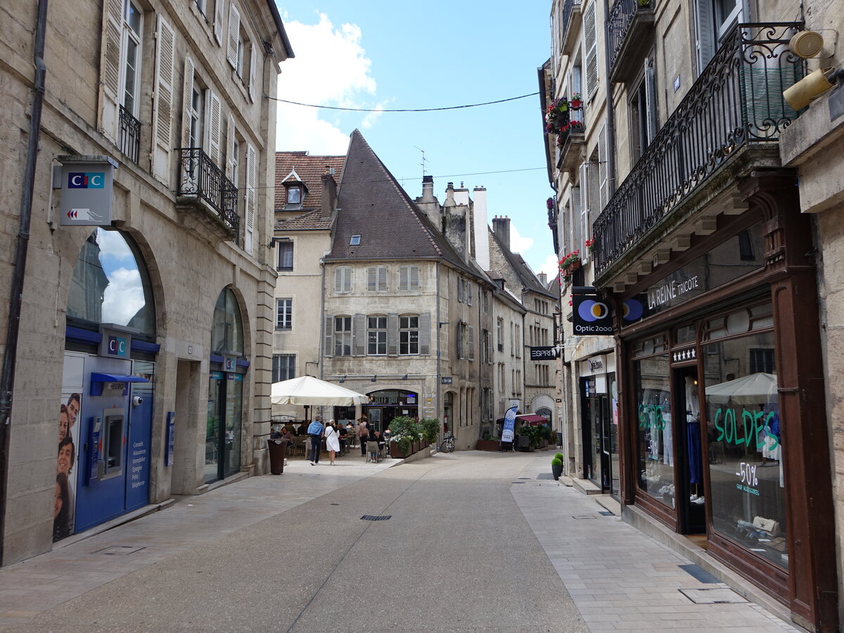 Dole, Huser in der Rue de Besancon (01.07.2022)