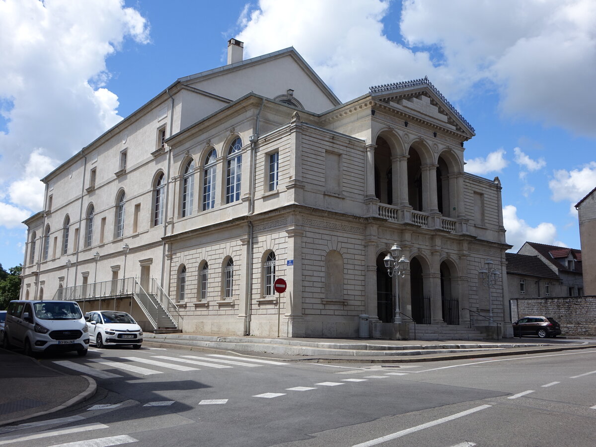 Dole, Theatre Municipal in der Rue du Mont Roland (01.07.2022)