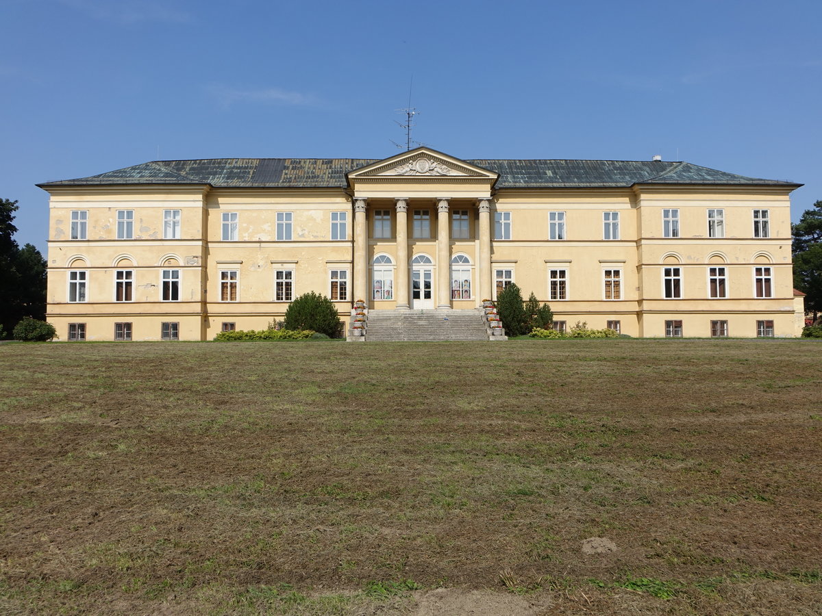 Dolna Krupa, Herrenhaus, erbaut von 1793 bis 1795 durch den Architekten Hausmann (29.08.2019)