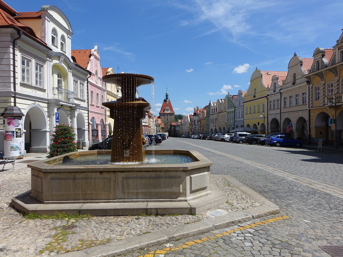 Domazlice/ Taus, Brunnen am Hauptplatz Namesti Miru (02.06.2019)