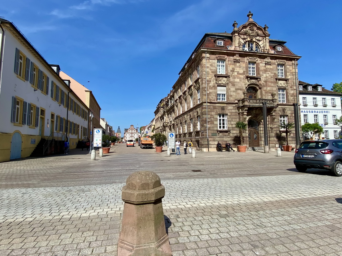 Domplatz mit Absperrungspfeiler in Richtung Maximillianstrasse am 19. Mai 2023.