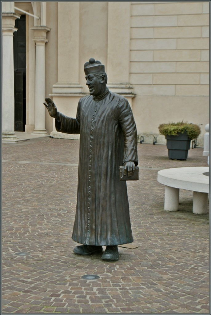 Don Camillo vor  seiner  Kirche in Brecello.
14. Nov. 2013