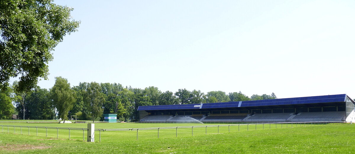 Donaueschingen, CHI-Reittunierplatz mit Tribne im Schlopark, Aug.2025