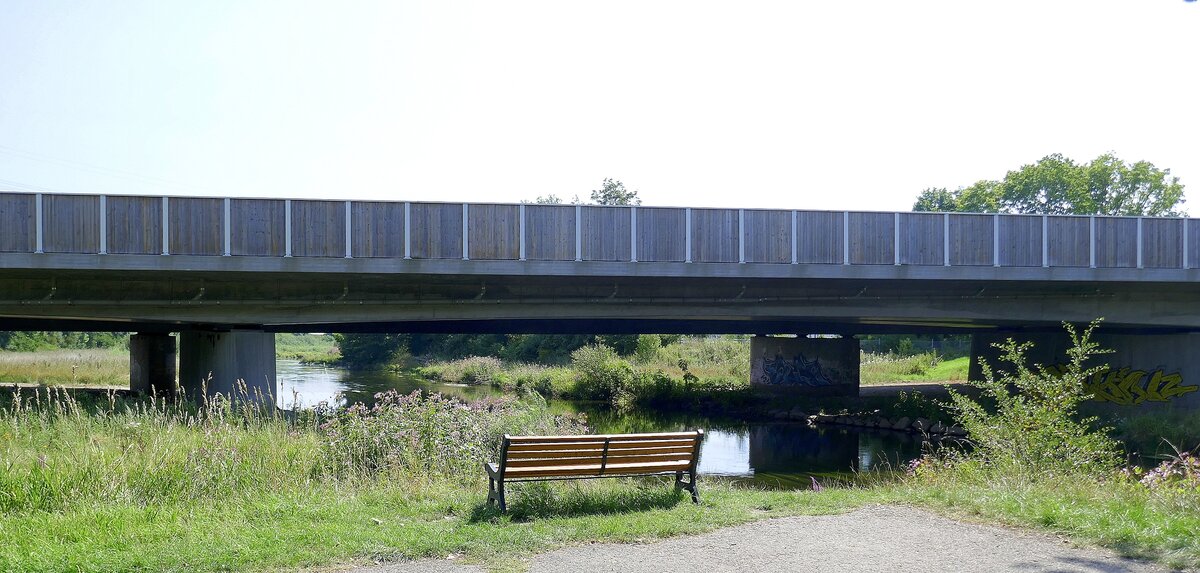 Donaueschingen, die Straenbrcke der B27 ist die aller erste Donaubrcke, ber die kurz vorher beginnende Donau, wie viele mgen es sein, auf dem  2857 Km langen Weg bis zum Schwarzen Meer ? Aug.2025
