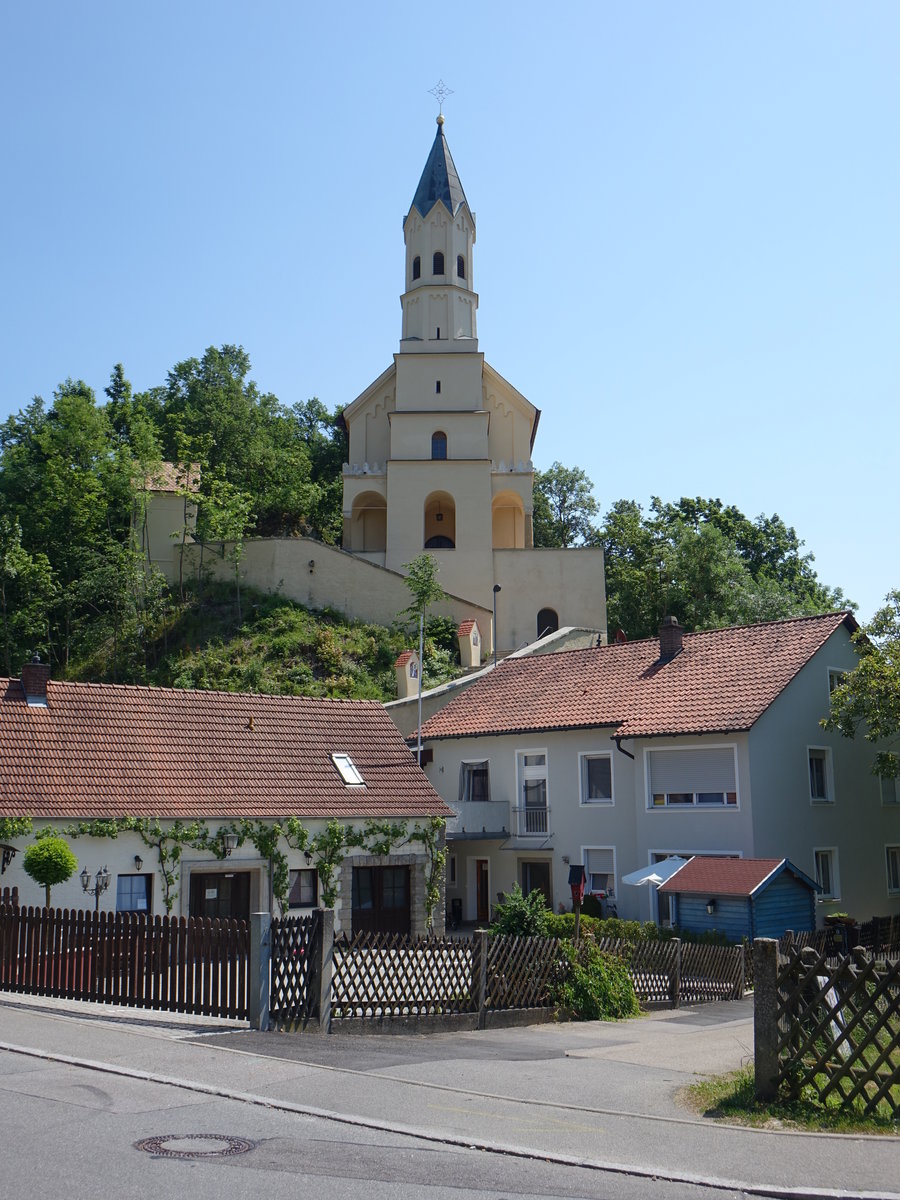 Donaustauf, Pfarrkirche St. Salvator, Saalbau mit eingezogenem Chor, erbaut bis 1607 (02.06.2017)