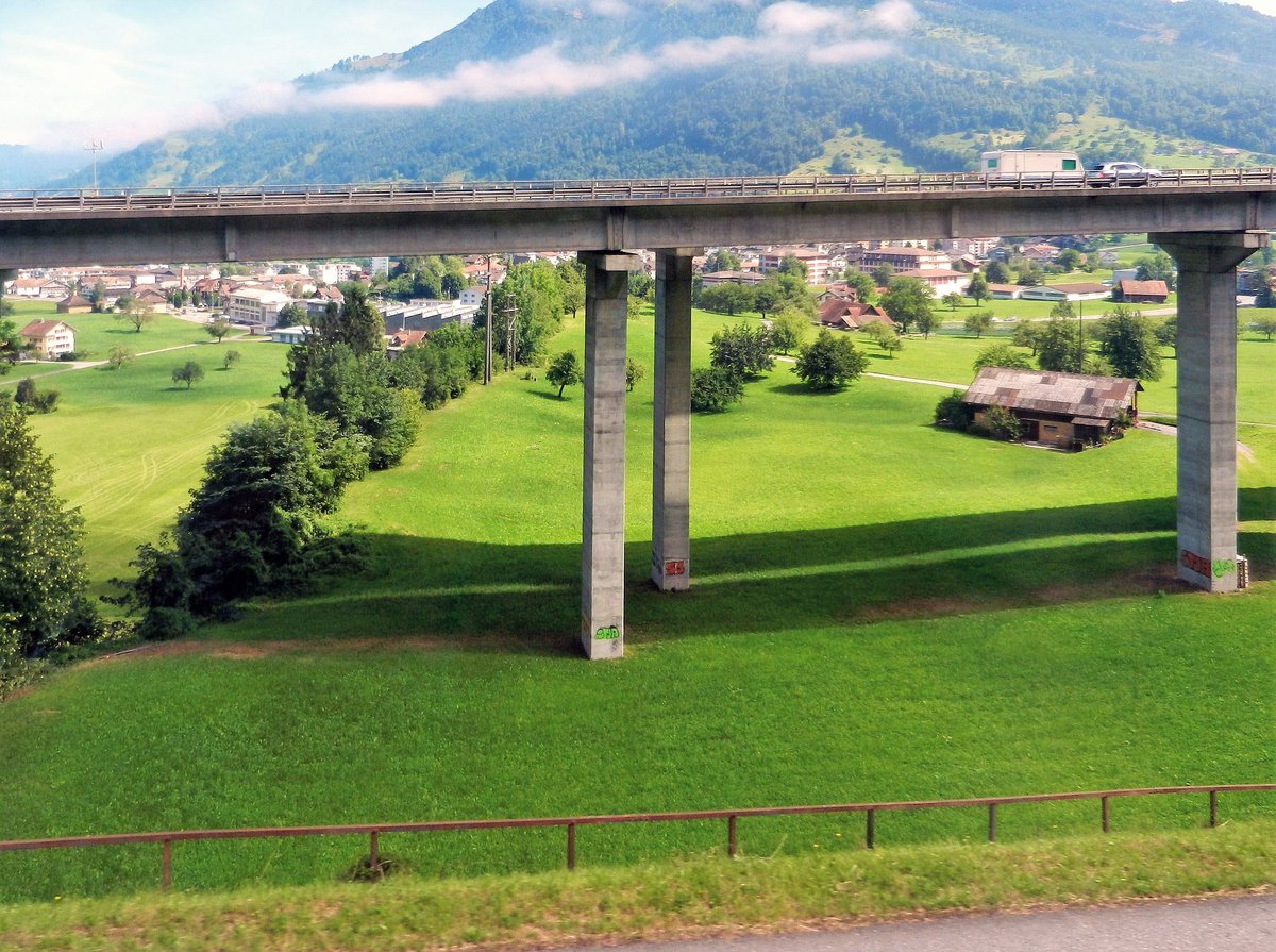 Doppel-Autobahnbrücke (A4) bei Arth am Zugersee - 03.07.2014