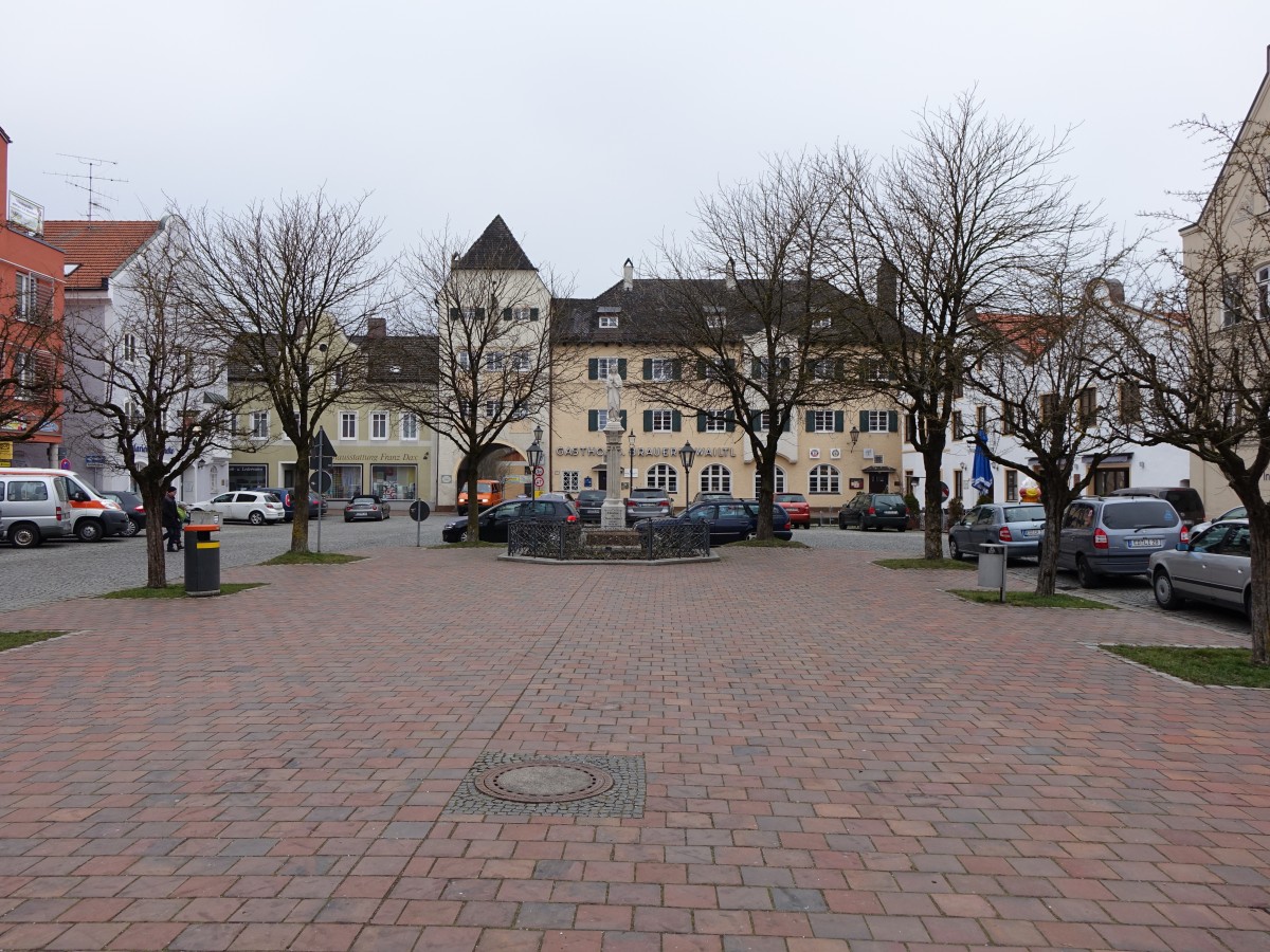 Dorfen, Isener Tor und Brauereigasthof am Marienplatz (29.02.2016)