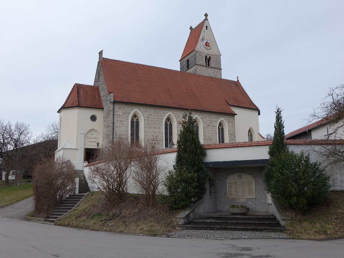 Dorfen, Pfarrkirche St. gidius, sptgotischer Saalbau aus Tuffsteinquadern, erbaut um 1500, von 1877 bis 1881 nach Westen erweitert (09.02.2016)
