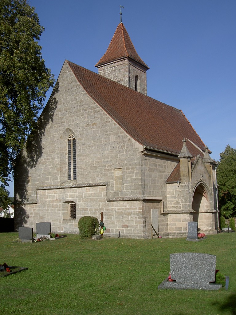 Dorfkemmathen, St. Marien Kirche, erbaut von 1362 bis 1452, Portalvorhalle mit Rippengewlbe an der Sdseite (25.10.2014)