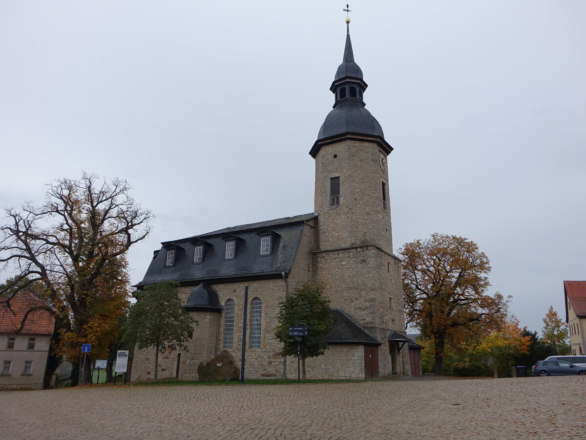 Dornburg, Stadtkirche St. Jacobi, erbaut im 13. Jahrhundert (21.10.2022)