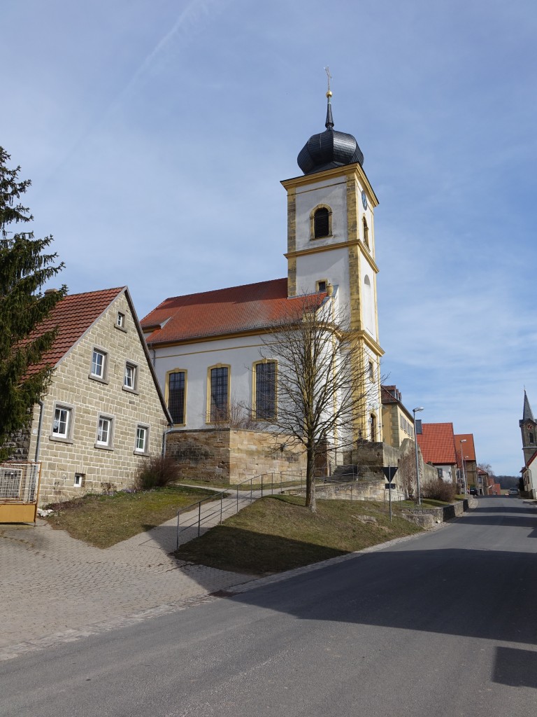 Dornheim, Kath. Pfarrkirche St. Laurentius, Saalbau mit Fassadenturm, erbaut 1793, nach Zerstrung 1945 erneuert (08.03.2015)