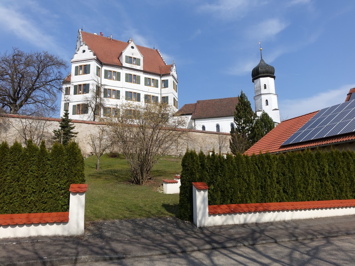 Dornstadt, Schloss Hirschbrunn mit Marienkapelle, erbaut ab 1600 durch Graf Gottfried von Oettingen, die Baumeister waren Peter und Hans Alberthal, heute im Besitz der Familie Oettingen-Spielberg (18.03.2015)