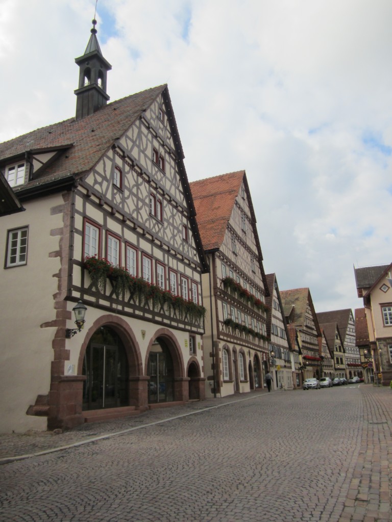 Dornstetten, Altes Rathaus und Gasthof zum Ochsen am Marktplatz (01.09.2014)