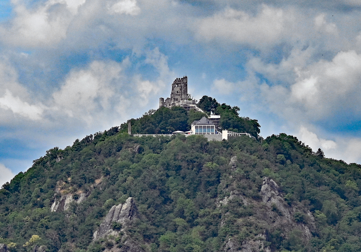 Drachenfels im Siebengebirge mit Restaurant, Aussichtsplattform und Burgruine - 27.06.2023