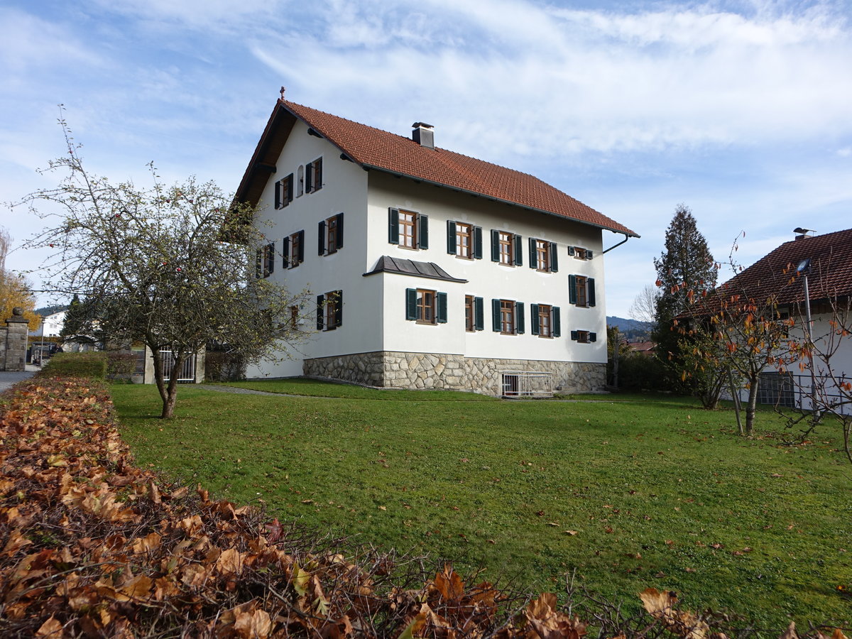 Drachselsried, Pfarrhaus in der Kirchenstrae (04.11.2017)