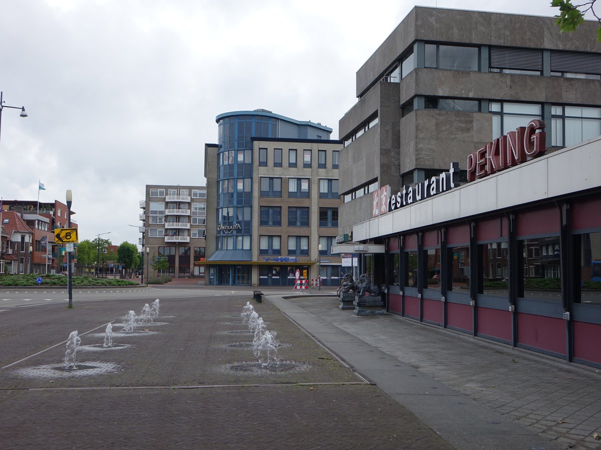 Drachten, Springbrunnen am Noordkade Platz im Zentrum (24.07.2017)