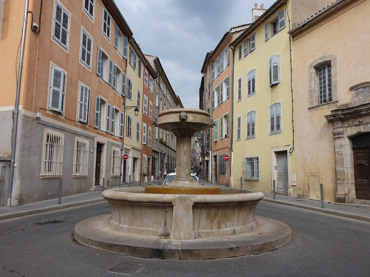 Draguignan, Brunnen am Place Roger Freani und Grande Rue (27.09.2017)