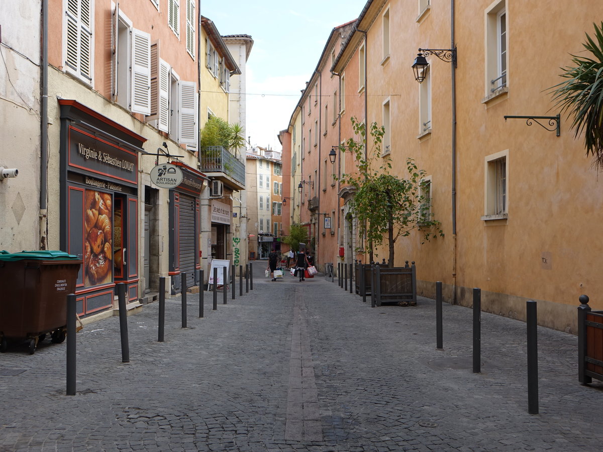 Draguignan, Huser in der Rue Frederic Mireur in der Altstadt (27.09.2017)