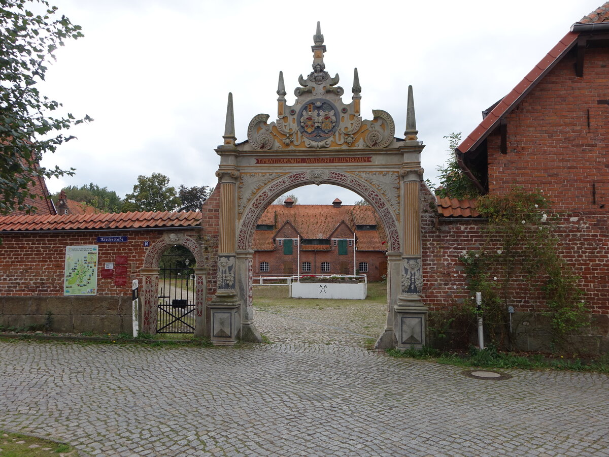 Drakenburg, Renaissance Torbogen zum Rittergut, erbaut 1617 (07.10.2021)