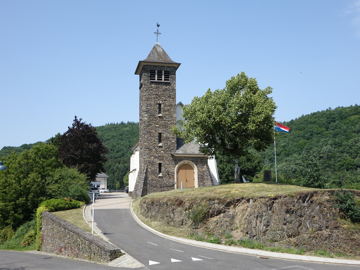 Drauffelt, Pfarrkirche Saint-Corneille in der Schoulbrieg Strae (19.06.2022)