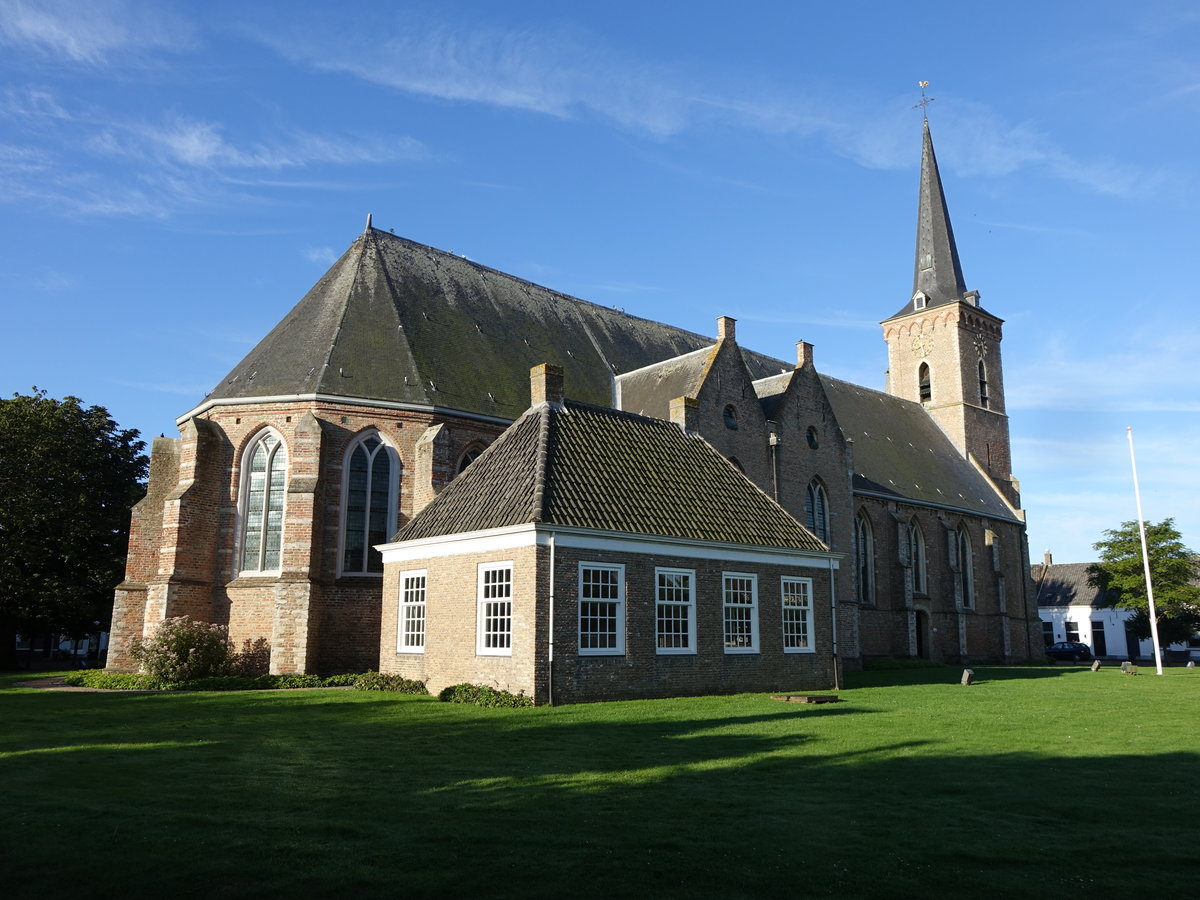 Dreischor, Ref. St. Adriaans Kirche, erbaut im 14. Jahrhundert (25.08.2016)
