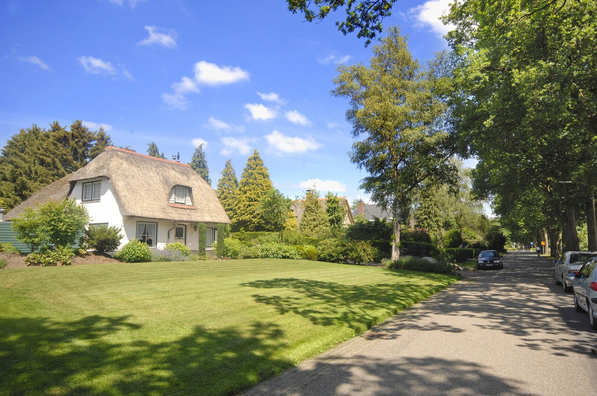 Drentsche Reetdachhaus in Beilen in den Niederlanden. Aufnahme: Mai 2011.