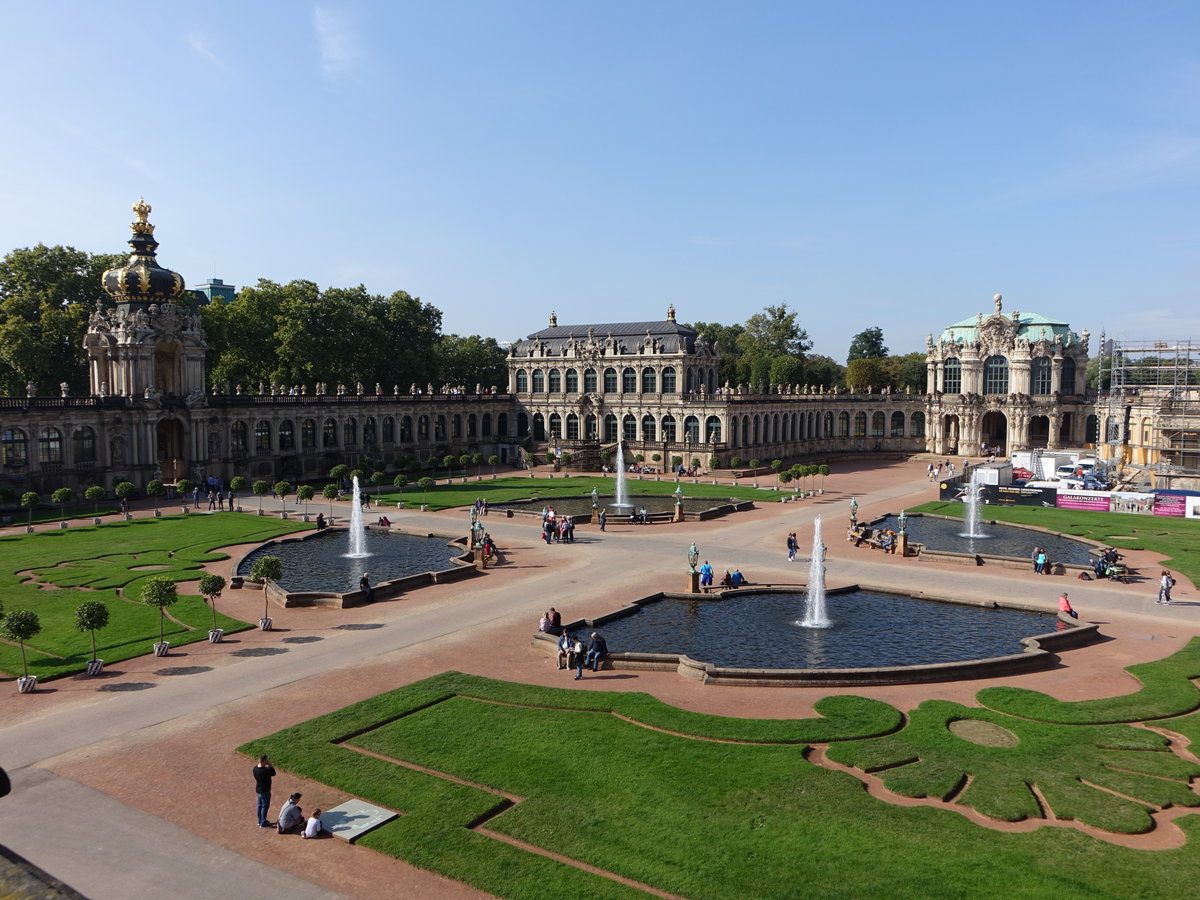 Dresden, barocker Zwinger mit Blick auf den Wallpavillon (02.10.2020)