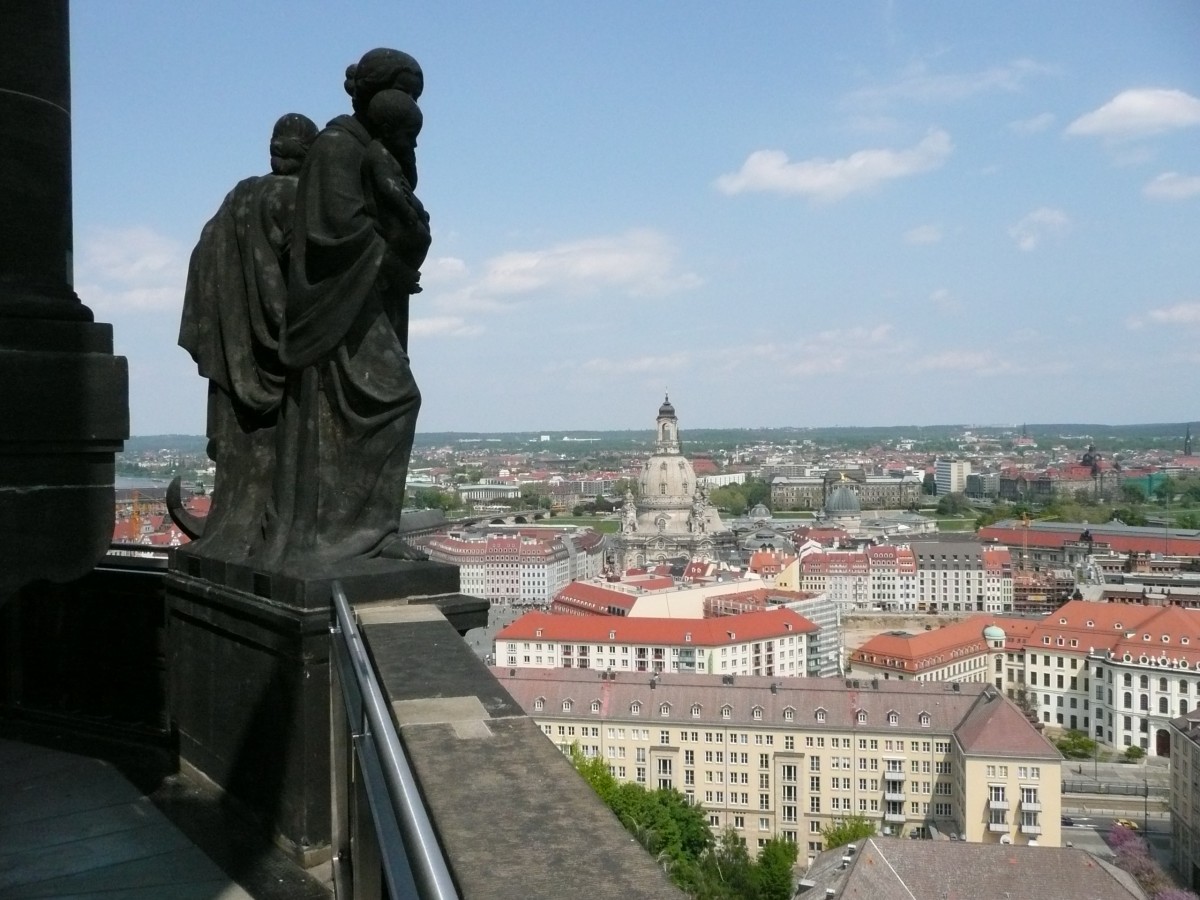 Dresden - Blick vom Rathausturm in Richtung auf die wiedererstandene Frauenkirche. Aufgenommen im Juni 2010.