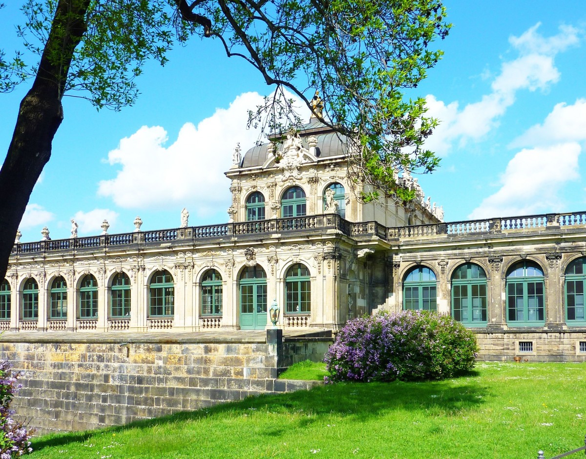 Dresden - Ein Teil der sog. Langgalerie des Dresdner Zwingers ist der Ausstellung der Porzellansammlung Augusts des Starken vorbehalten.
Aufgenommen im Mai 2015.