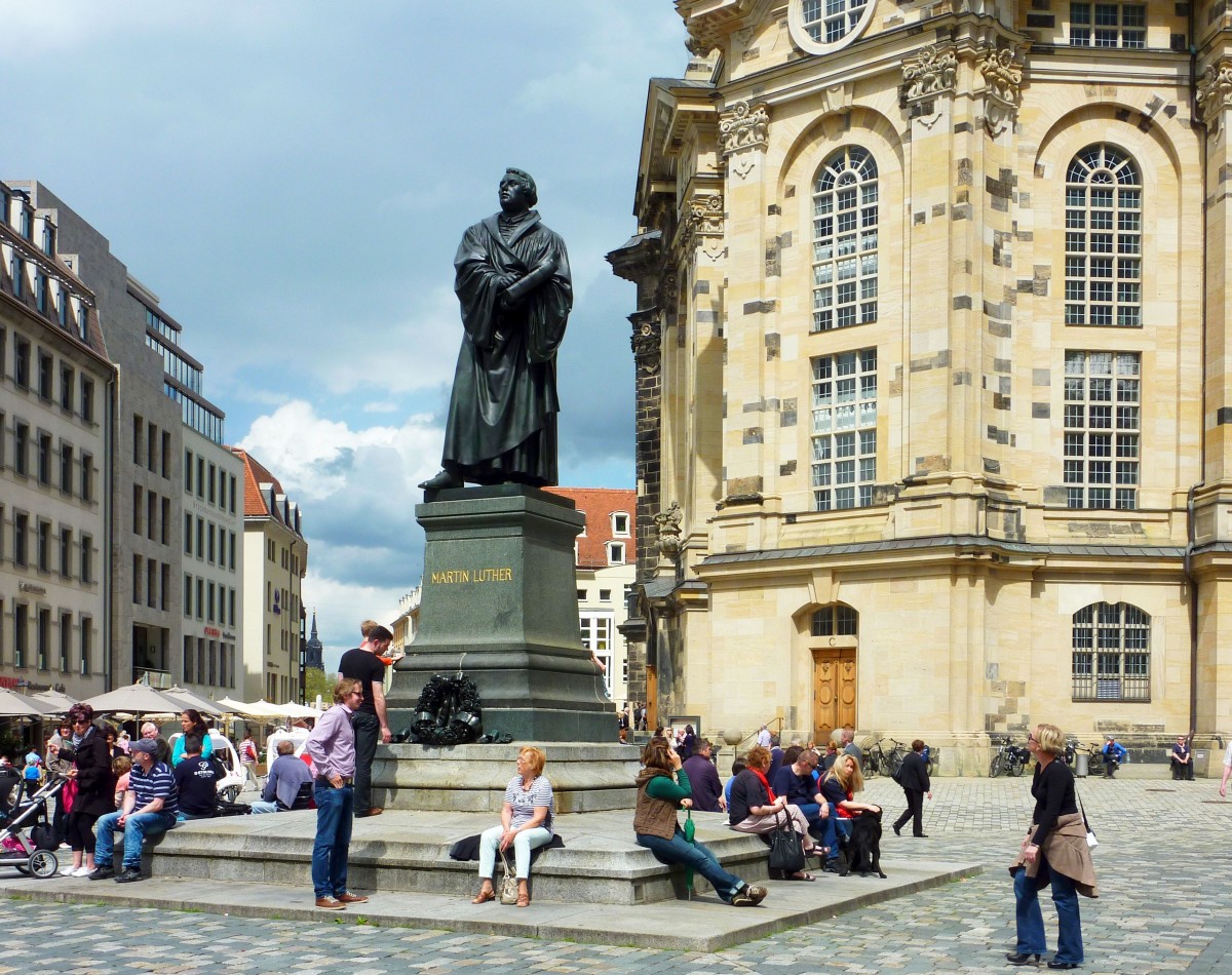 Dresden - das Luther-Denkmal vor der Frauenkirche. Aufgenommen im Mai 2013.