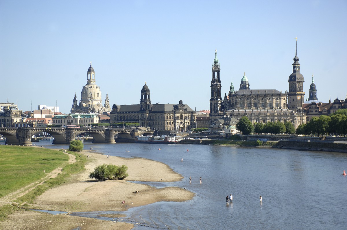 Dresden mit der Elbe. Aufnahmedatum: 7. Juni 2014.