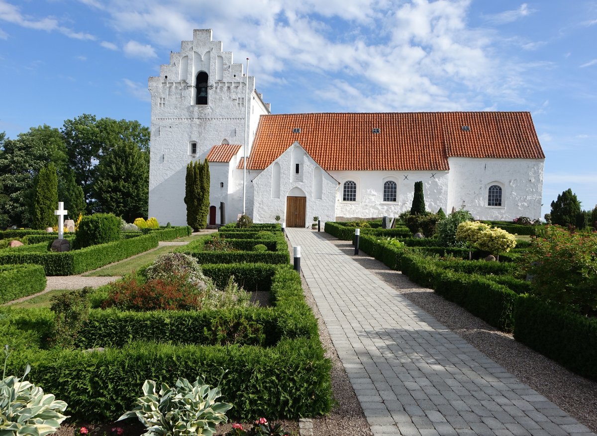 Drigstrup, romanische Ev. St. Nikolaus Kirche, erbaut ab 1200 (06.06.2018)