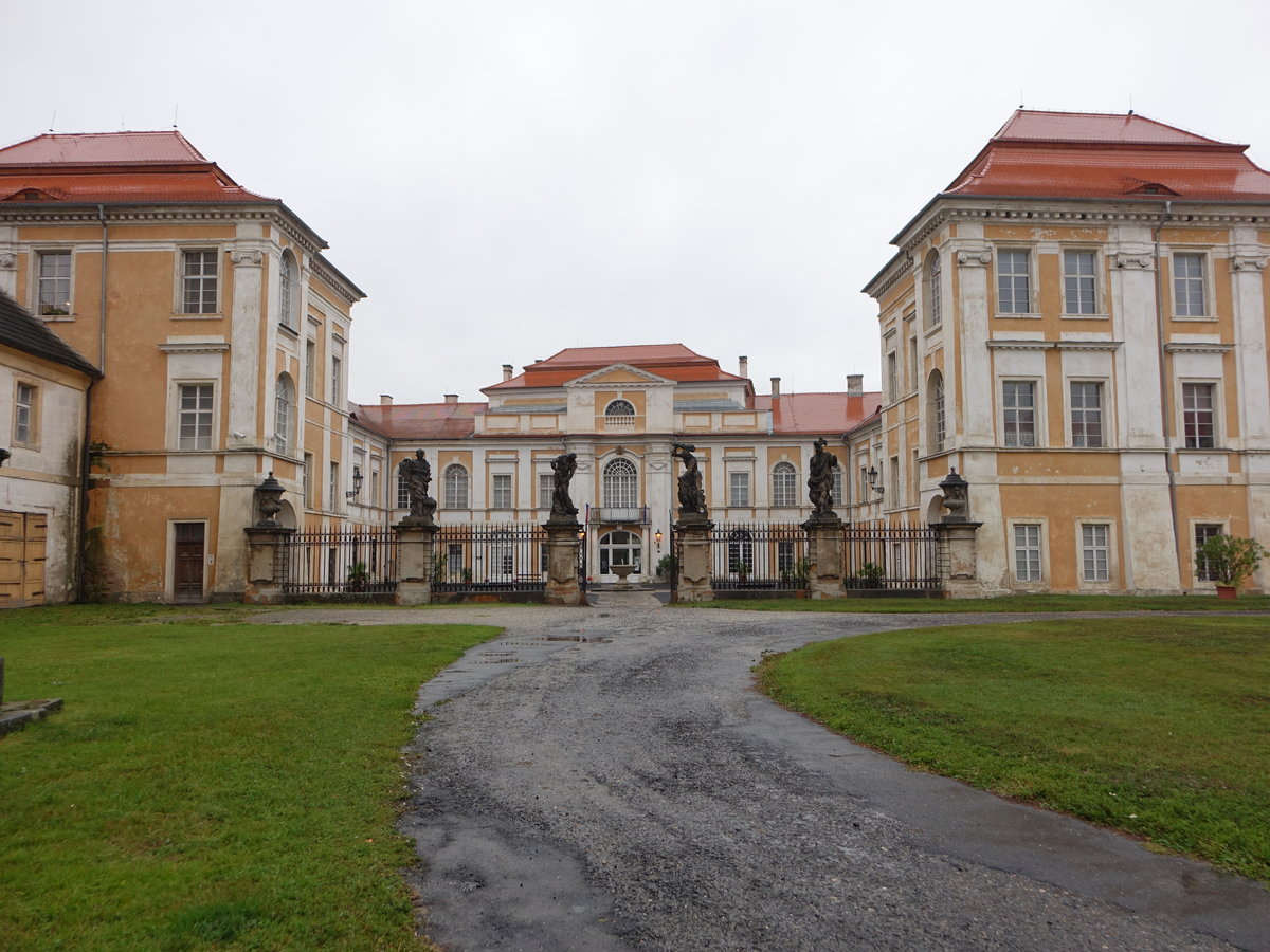 Duchcov, Schloss Dux, erbaut von 1675 bis 1685 nach Plnen des Architekten Jean Baptiste Mathey (27.09.2019)