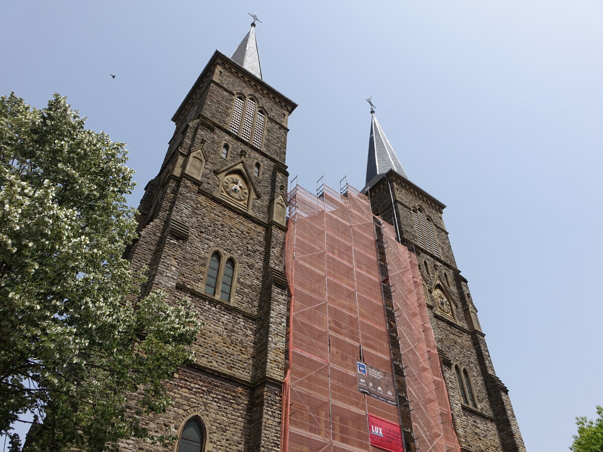 Ddelingen, neugotische Pfarrkirche St. Martin, erbaut 1904 (18.06.2022)