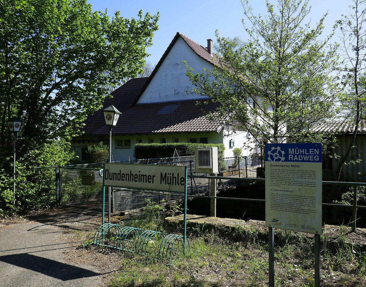 Dundenheim, die Dundenheimer Mhle an der Schutter fr Getreide und l, besteht seit 1762, nach Brand 1907 neu aufgebaut, April 2020