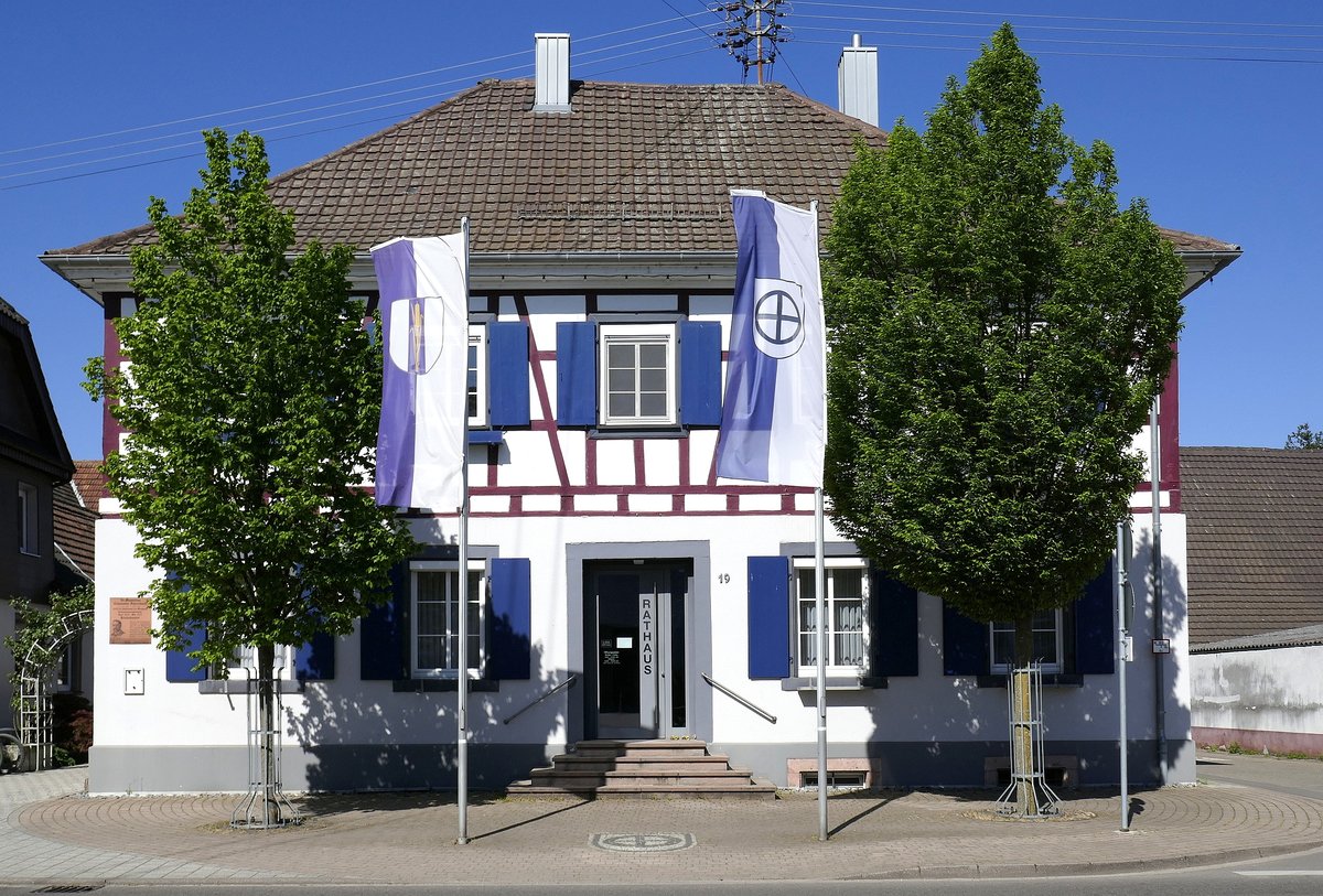 Dundenheim in der Ortenau, das Rathaus des ca.1300 Einwohner zhlenden OT von Neuried, April 2020