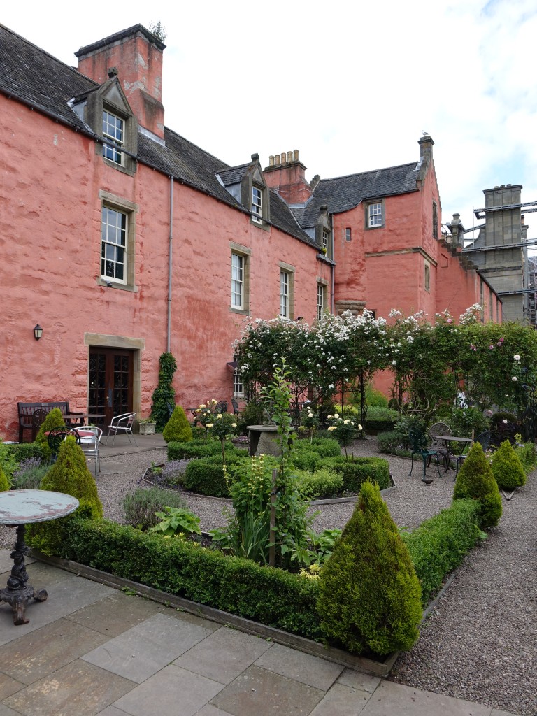 Dunfermline, Abbot House, Abt Haus des ehem. Kloster, ltestes Haus in Dunfermline, heute Kulturzentrum (09.07.2015)