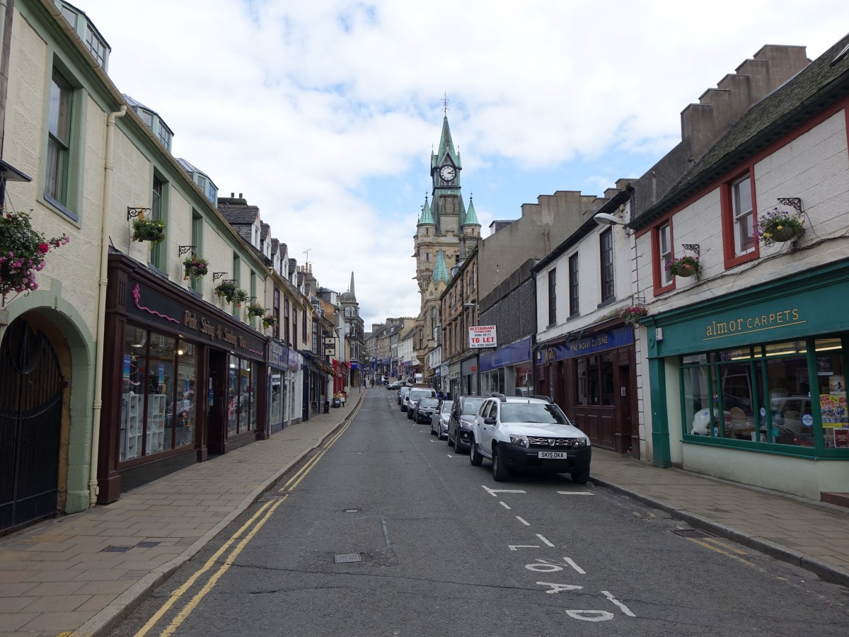 Dunfermline, High Street mit Rathaus (09.07.2015)