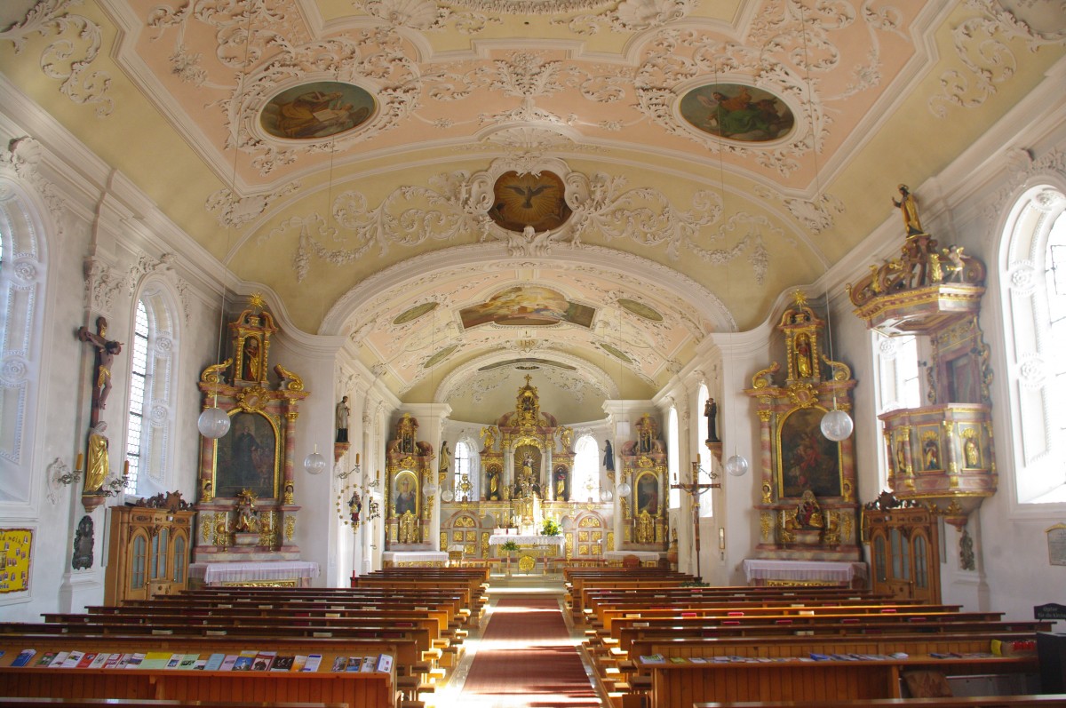 Durach, neubarocker Hcchaltar von 1880 der St. Michael Kirche, Seitenaltre von 1754, Altarbilder von Franz J. Hermann, hochbarocke Kanzel von 1700, Deckenfresken von Ludwig Gltzle (20.02.2014)