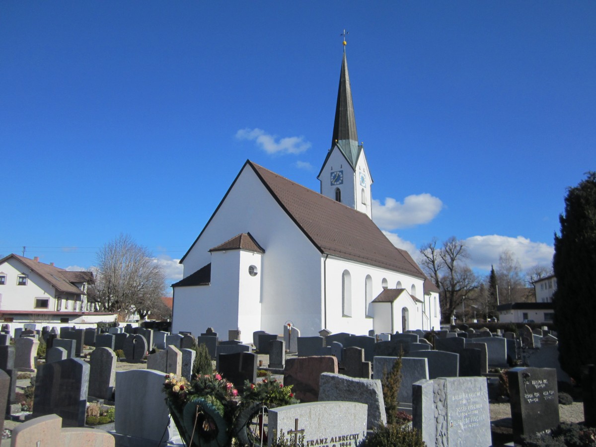 Durach, Pfarrkirche Hl. Geist, Turm von 1565 bis 1569, Langhaus erbaut von 1748 bis 1754, Turmerhhung 1882 (20.02.2014)