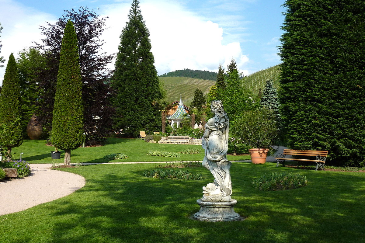 Durbach, Blick in die Parkanlage am Hotel-Restaurant Rebstock, Mai 2011