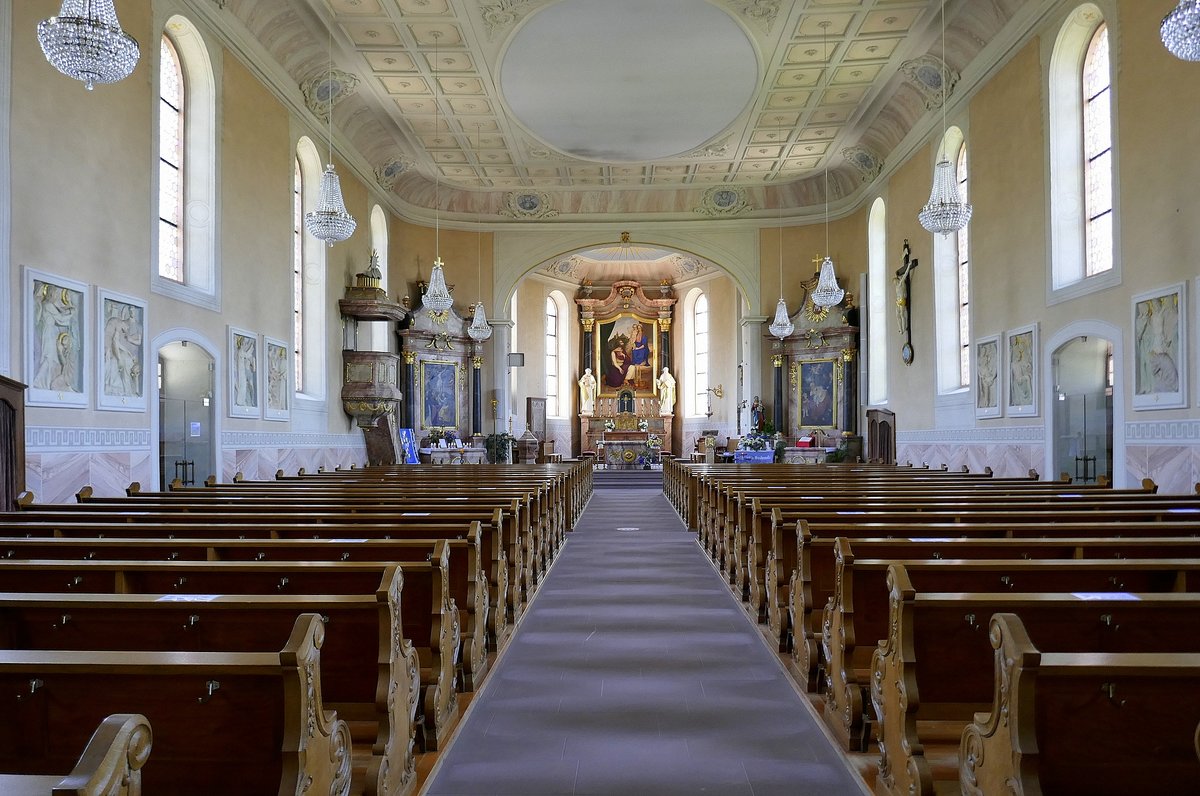 Durbach, Blick zum Altar in der Kirche St.Heinrich, Juni 2020
