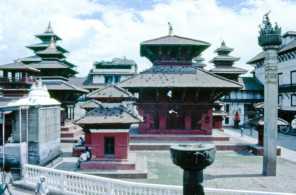 Durbar Platz in Kathmandu. Bild vom Dia. Aufnahme: September 1988.