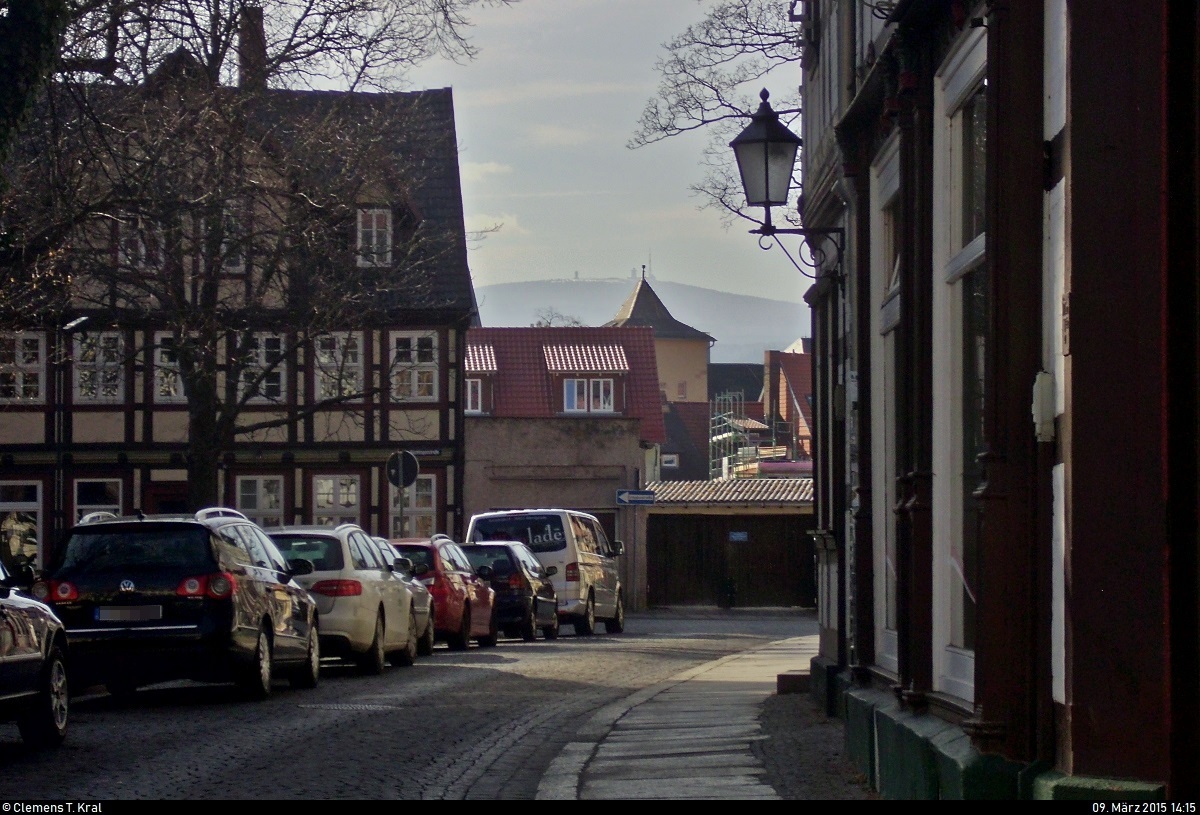 Durchblicke in den Straen von Wernigerode...
Am Oberpfarrkirchhof konnte in der Ferne der Brocken ausfindig gemacht werden.
[9.3.2015 | 14:15 Uhr]