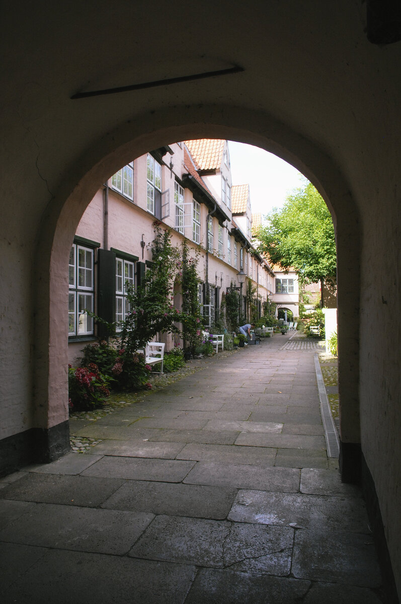 Durchgang zum Fchtingshof, Glockengieerstrae 25, Lbeck. Aufnahme: 21. August 2021.