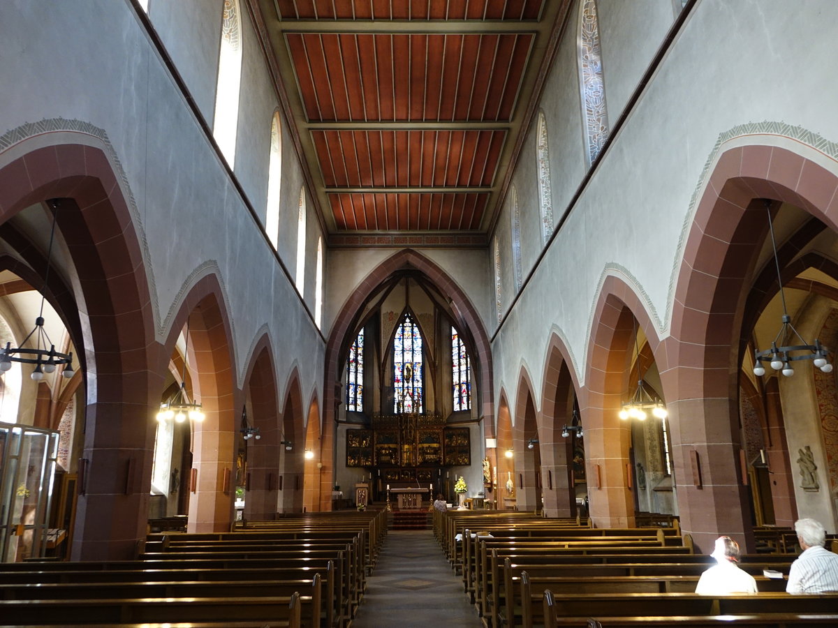 Durlach, Innenraum mit Altar in der kath. Pfarrkirche St. Peter und Paul (12.08.2017)