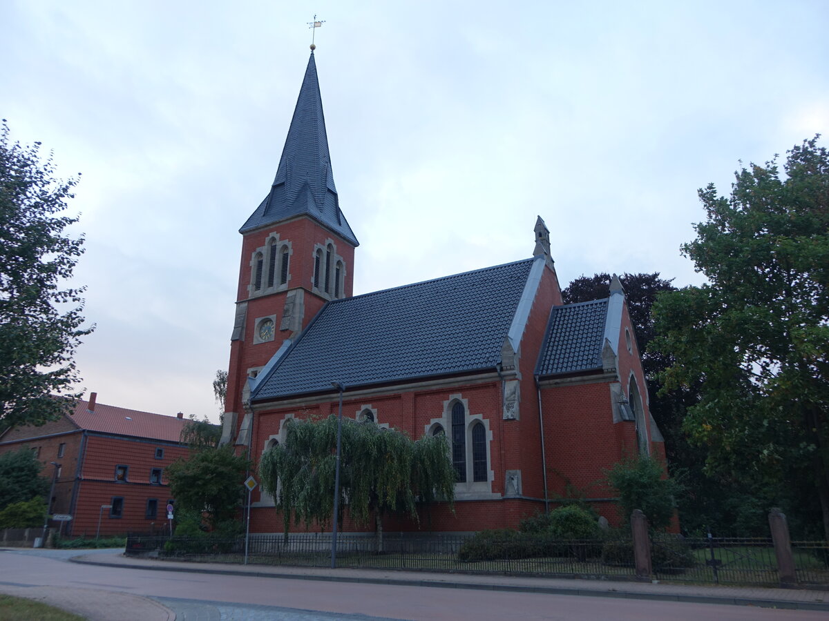 Duttenstedt, evangelische St. Johannes Kirche, erbaut von 1897 bis 1898 im neugotischen Stil (16.09.2025)