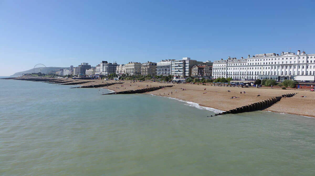 Eastbourne, Ausblick auf den Strand an der Grand Parade (04.09.2023)