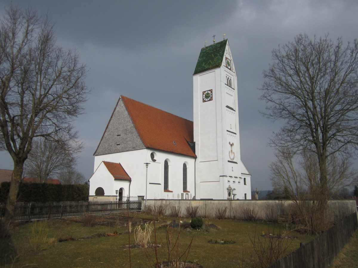 Ebenhofen, St. Peter und Paul Kirche, erbaut von 1692 bis 1699, barocke Saalkirche, 
Turm noch von 1490, barocke Umgestaltung 1755 (06.03.2014)